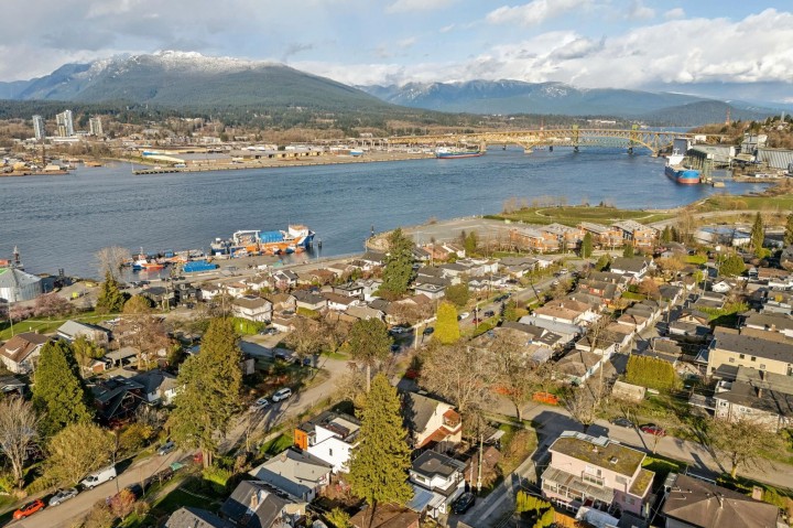 Photo 9 at 2798 Yale Street, Hastings Sunrise, Vancouver East