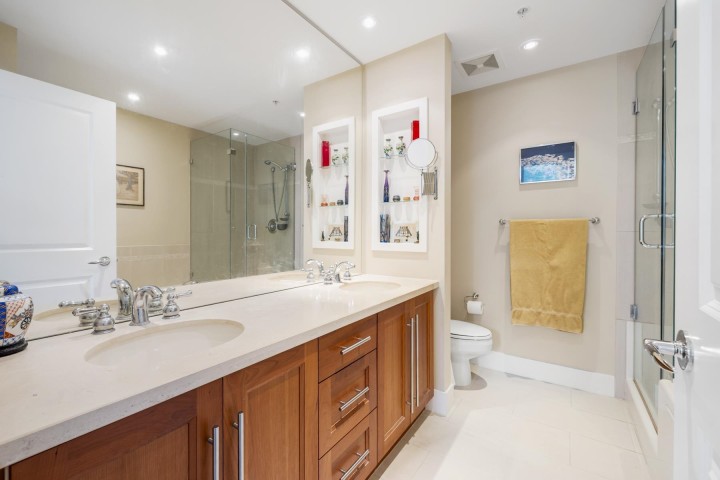 Photo 17 at 304 - 4685 Valley Drive, Quilchena, Vancouver West