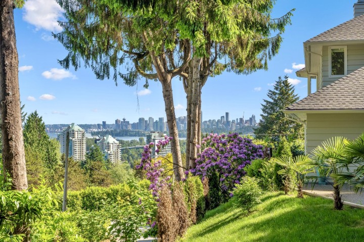 Photo 5 at 816 Anderson Crescent, Sentinel Hill, West Vancouver