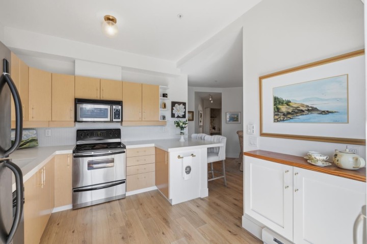 Photo 12 at 202 - 3151 Connaught Crescent, Edgemont, North Vancouver