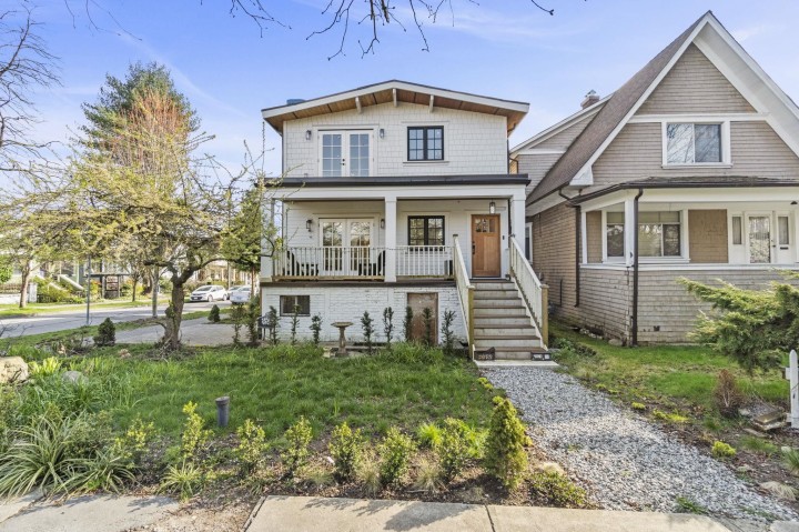 Photo 2 at 2072 Kitchener Street, Grandview Woodland, Vancouver East