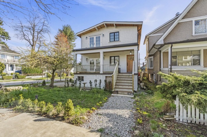 Photo 1 at 2072 Kitchener Street, Grandview Woodland, Vancouver East