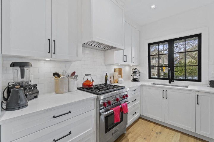 Photo 5 at 2072 Kitchener Street, Grandview Woodland, Vancouver East