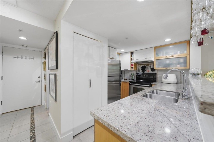 Photo 16 at 310 - 2137 W 10th Avenue, Kitsilano, Vancouver West