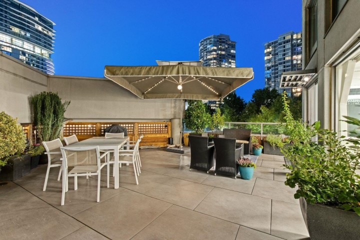 Photo 2 at 307 - 1009 Expo Boulevard, Yaletown, Vancouver West