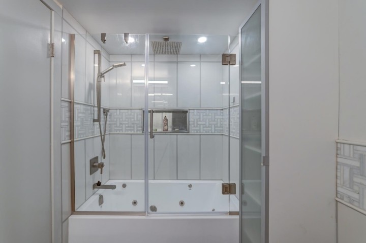 Photo 17 at 704 - 2468 E Broadway, Renfrew Heights, Vancouver East