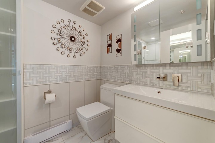Photo 18 at 704 - 2468 E Broadway, Renfrew Heights, Vancouver East