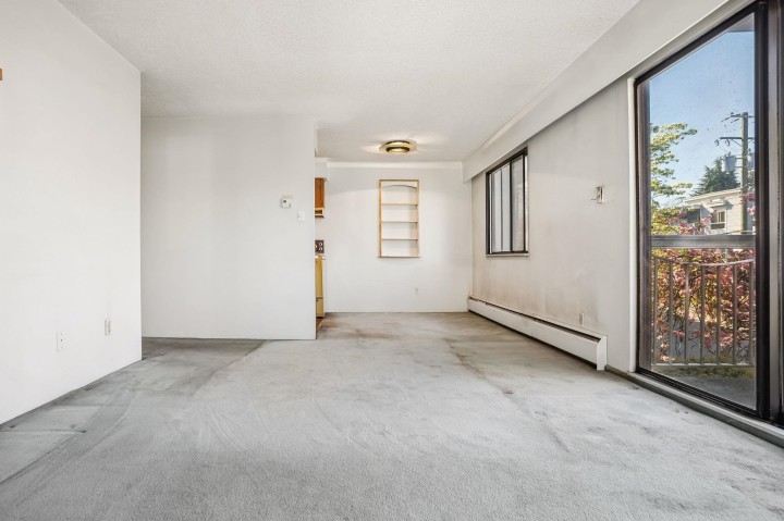 Photo 13 at 213 - 1950 W 8th Avenue, Kitsilano, Vancouver West