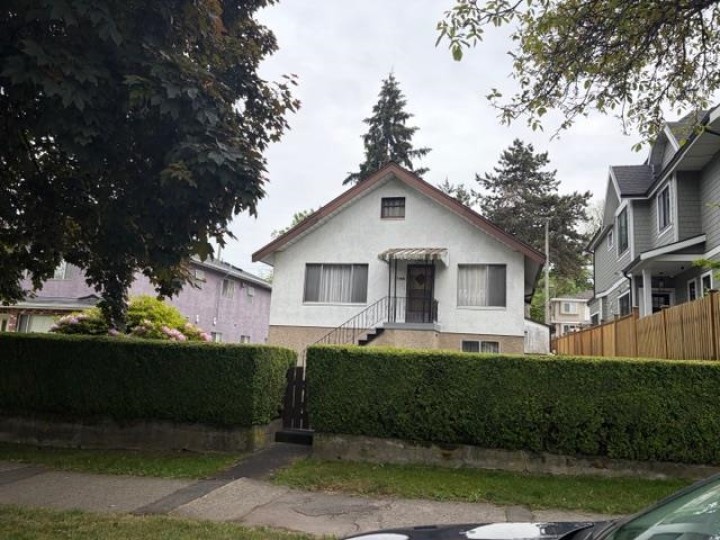 Photo 4 at 1166 E 16th Avenue, Knight, Vancouver East