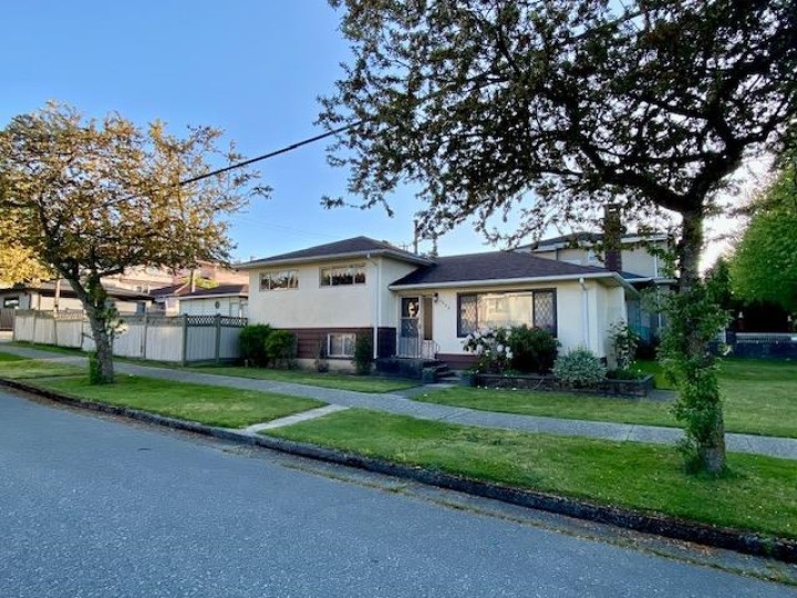 Photo 2 at 3925 Penticton Street, Renfrew Heights, Vancouver East
