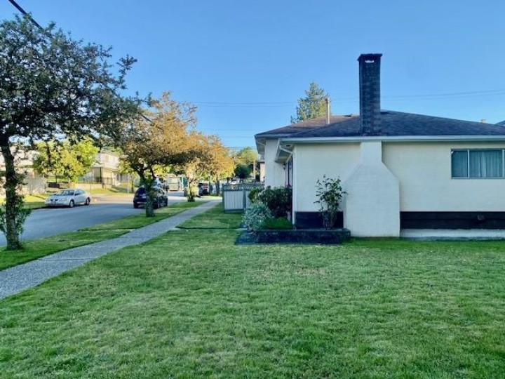 Photo 7 at 3925 Penticton Street, Renfrew Heights, Vancouver East