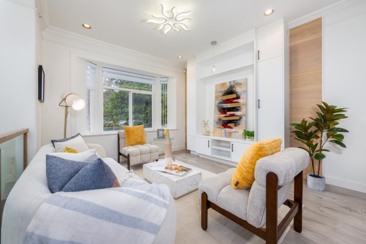 Photo 2 at 748 E 62nd Avenue, South Vancouver, Vancouver East
