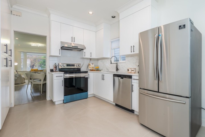 Photo 9 at 748 E 62nd Avenue, South Vancouver, Vancouver East
