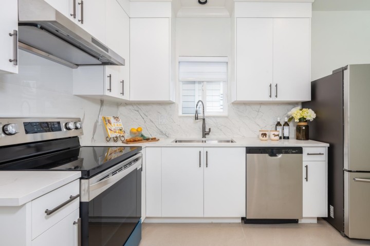 Photo 10 at 748 E 62nd Avenue, South Vancouver, Vancouver East