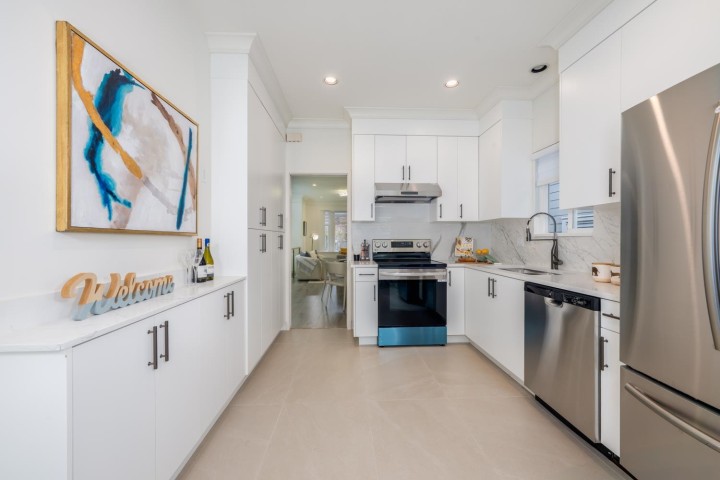 Photo 11 at 748 E 62nd Avenue, South Vancouver, Vancouver East