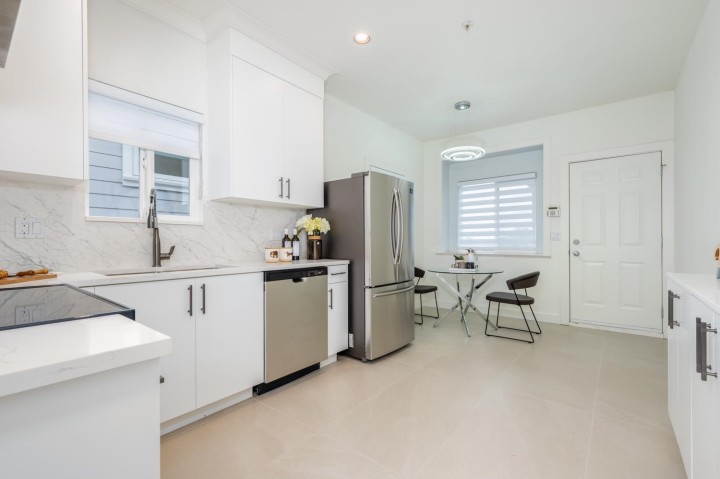 Photo 8 at 748 E 62nd Avenue, South Vancouver, Vancouver East