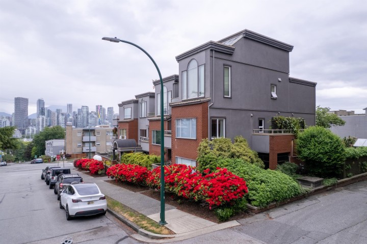 Photo 3 at 101 - 2412 Alder Street, Fairview VW, Vancouver West