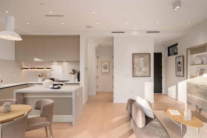 Photo 9 at 2 - 4018 W 21st Avenue, Dunbar, Vancouver West