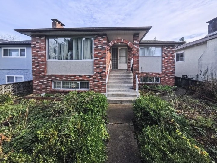 Photo 1 at 6174 Tyne Street, Killarney VE, Vancouver East