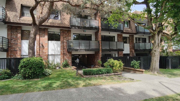 Photo 1 at 202 - 1933 W 5th Avenue, Kitsilano, Vancouver West