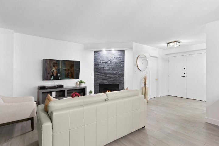 Photo 7 at 301 - 789 Jervis Street, West End VW, Vancouver West