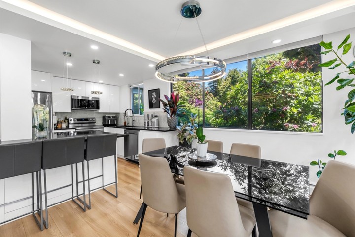 Photo 5 at L1 - 555 13th Street, Ambleside, West Vancouver