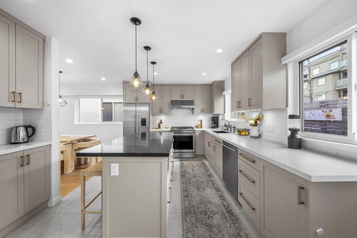 Photo 8 at 4921 Chester Street, Fraser VE, Vancouver East