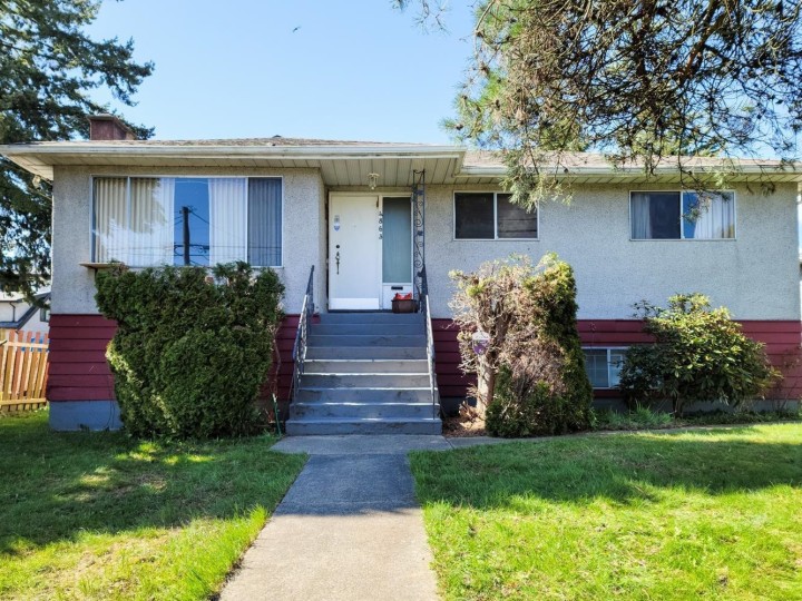 Photo 1 at 4863 Rupert Street, Collingwood VE, Vancouver East