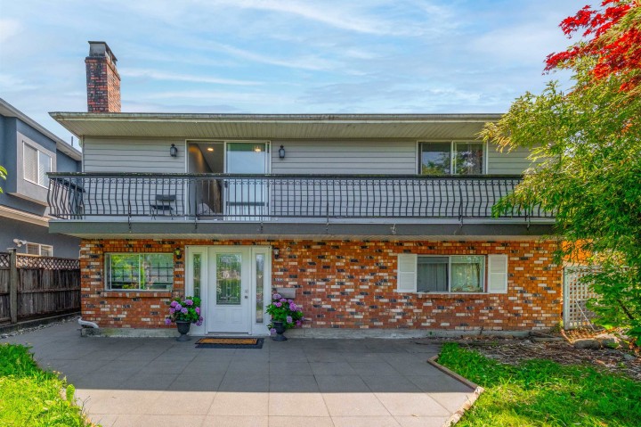 Photo 1 at 3305 Worthington Drive, Renfrew Heights, Vancouver East