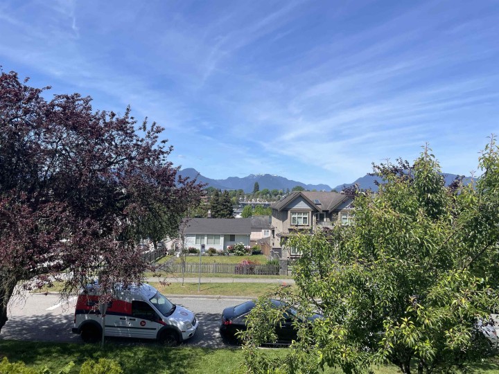 Photo 8 at 3305 Worthington Drive, Renfrew Heights, Vancouver East