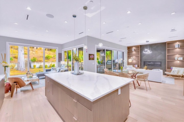 Photo 2 at 31 Glenmore Drive, Glenmore, West Vancouver