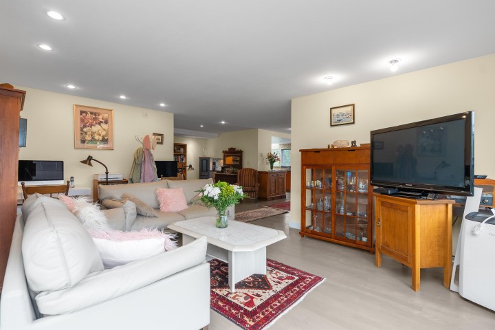 Photo 8 at 1596 Island Park Walk, False Creek, Vancouver West