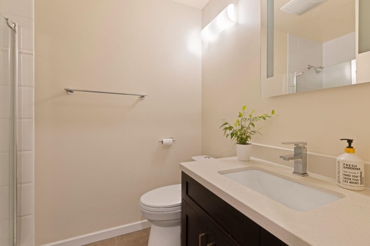Photo 16 at 102 - 2588 Alder Street, Fairview VW, Vancouver West