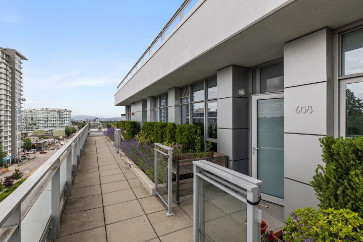 Photo 2 at 608 - 2435 Kingsway, Collingwood VE, Vancouver East