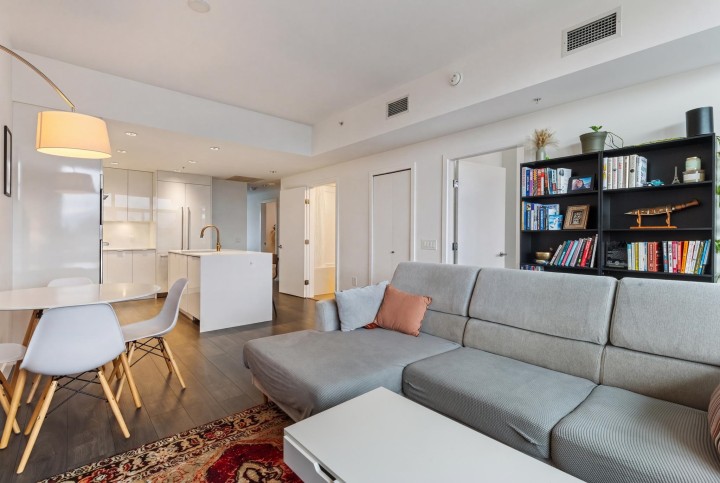 Photo 6 at 608 - 2435 Kingsway, Collingwood VE, Vancouver East