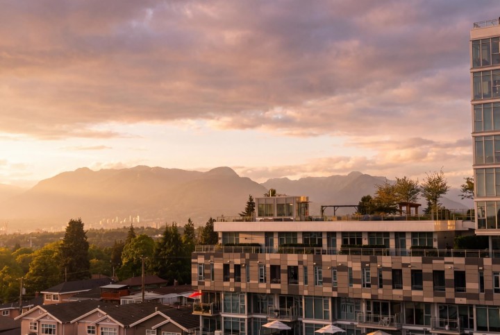 Photo 1 at 608 - 2435 Kingsway, Collingwood VE, Vancouver East