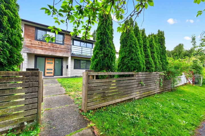 Photo 2 at 2532 E 24th Avenue, Renfrew Heights, Vancouver East