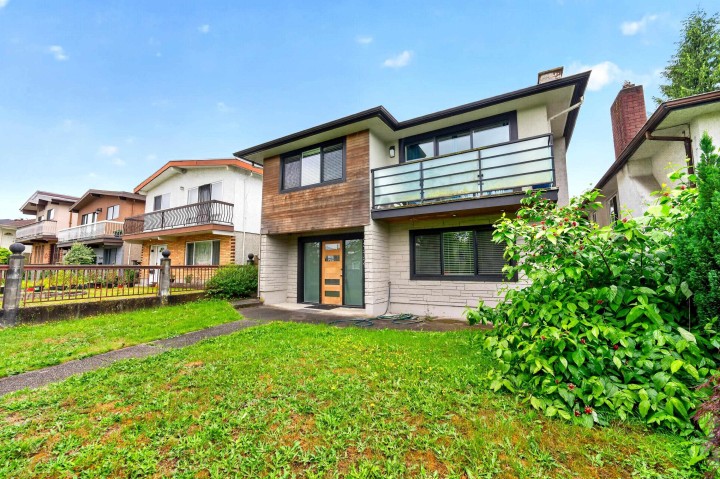 Photo 4 at 2532 E 24th Avenue, Renfrew Heights, Vancouver East