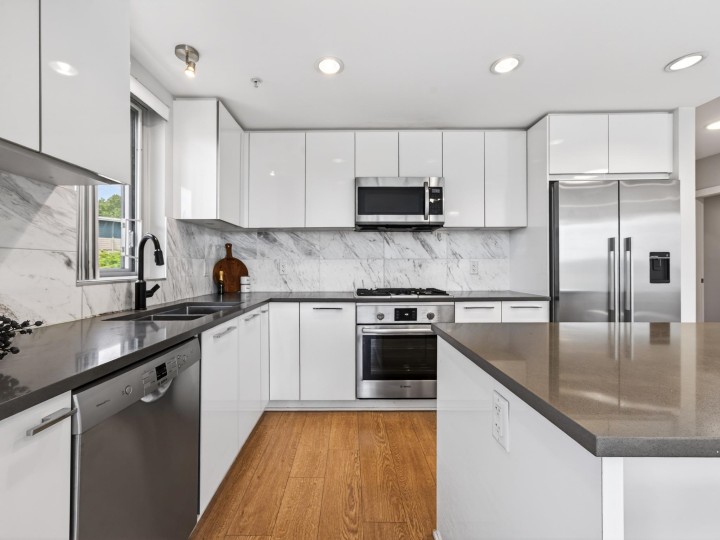 Photo 12 at 305 - 3281 E Kent Avenue North, South Marine, Vancouver East