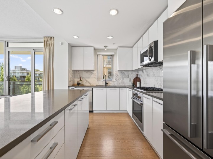 Photo 11 at 305 - 3281 E Kent Avenue North, South Marine, Vancouver East