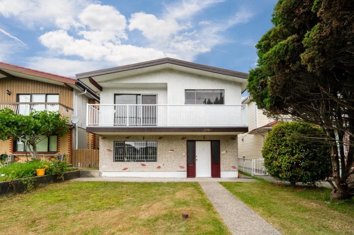 Photo 1 at 2539 E 34th Avenue, Collingwood VE, Vancouver East