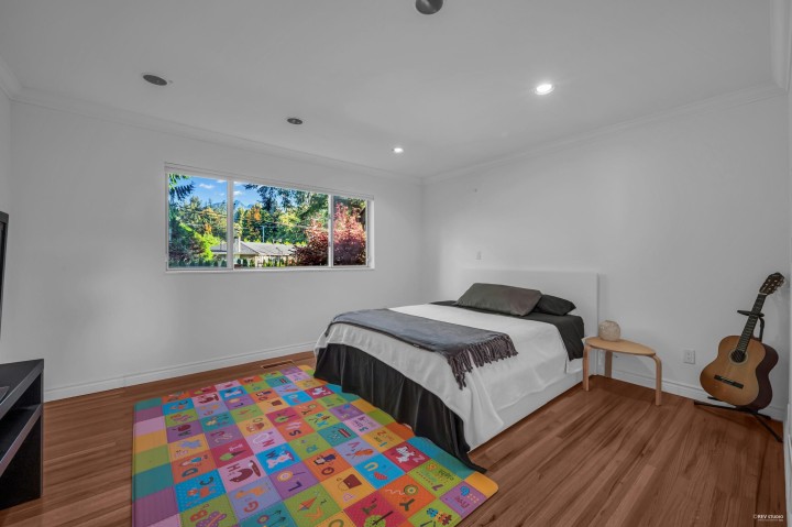 Photo 6 at 310 Macbeth Crescent, Cedardale, West Vancouver