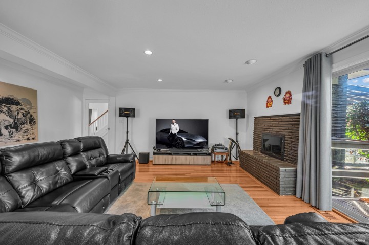Photo 3 at 310 Macbeth Crescent, Cedardale, West Vancouver