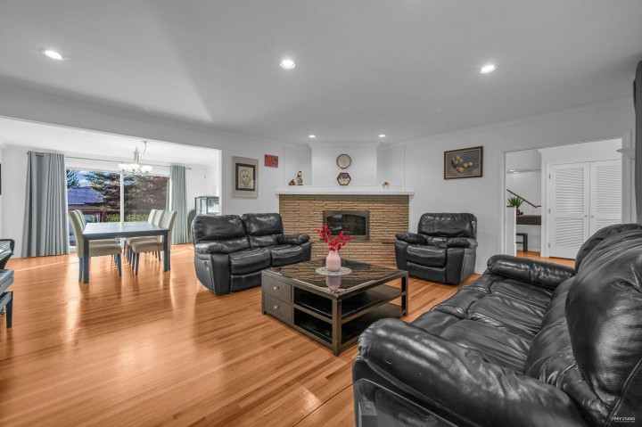Photo 5 at 310 Macbeth Crescent, Cedardale, West Vancouver
