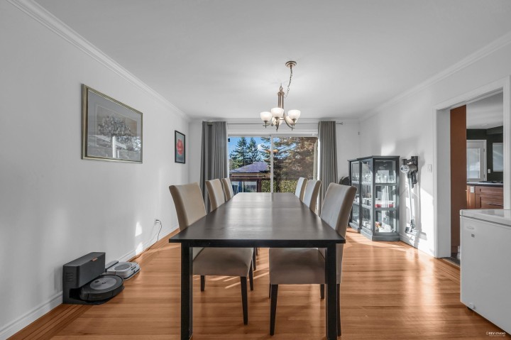 Photo 10 at 310 Macbeth Crescent, Cedardale, West Vancouver