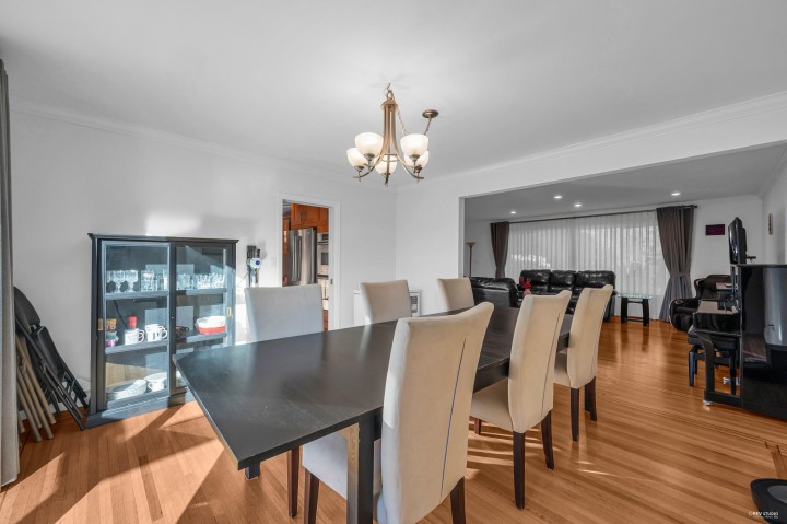 Photo 11 at 310 Macbeth Crescent, Cedardale, West Vancouver