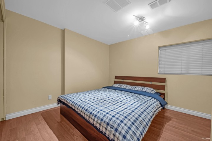 Photo 8 at 310 Macbeth Crescent, Cedardale, West Vancouver