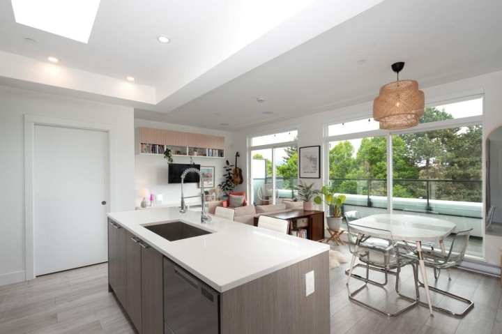 Photo 2 at PH2 - 979 E 19th Avenue, Fraser VE, Vancouver East