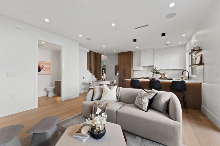 Photo 12 at 2 - 6318 Sophia Street, Main, Vancouver East