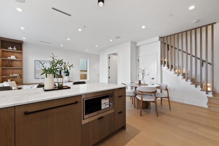 Photo 7 at 2 - 6318 Sophia Street, Main, Vancouver East
